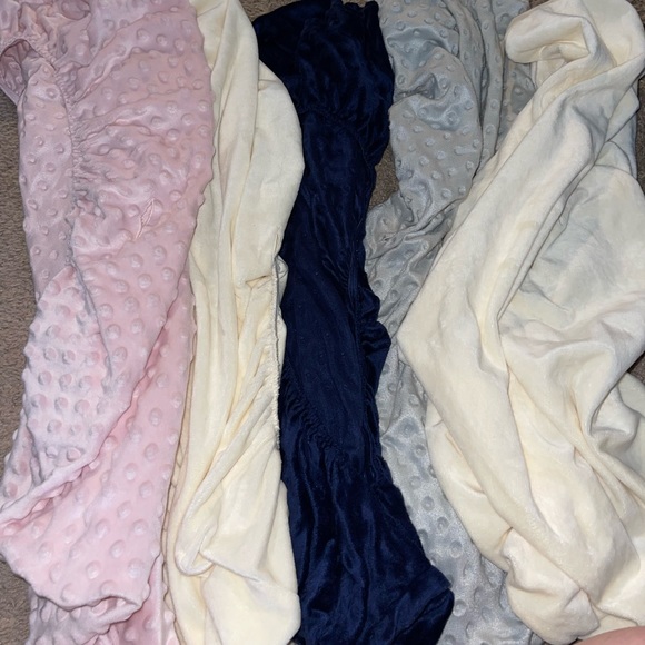 Changing table sheets - Picture 1 of 1